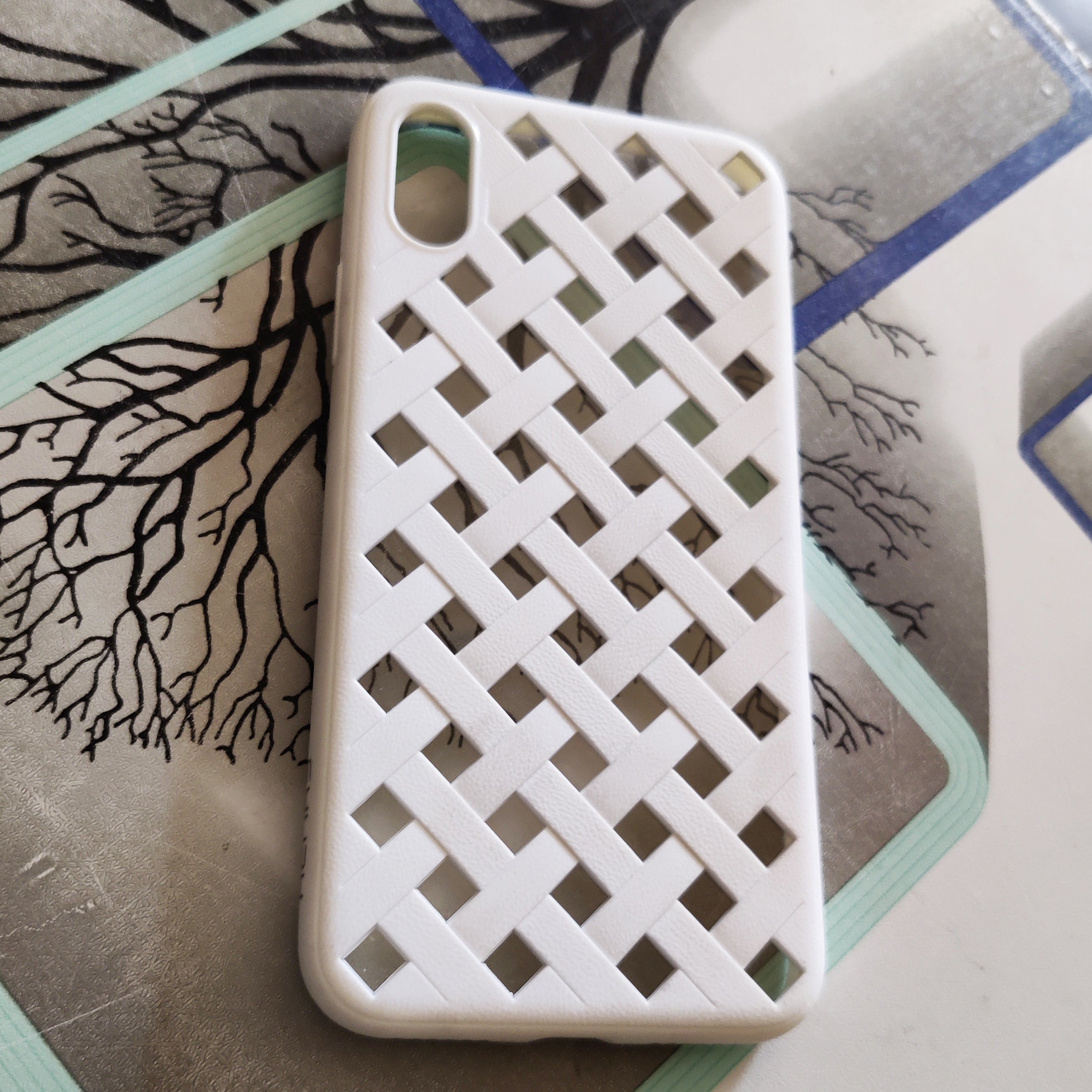 Henks Premium Hollow Grid Weave Case For iPhone X/XS-White