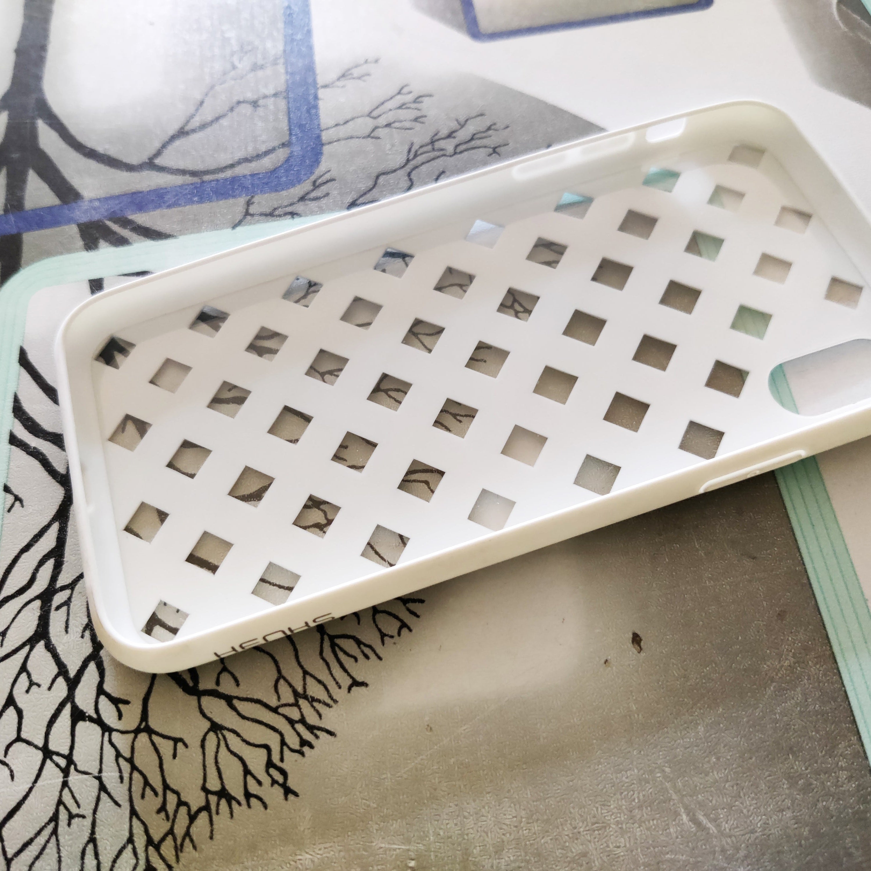 Henks Premium Hollow Grid Weave Case For iPhone X/XS-White